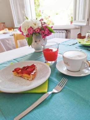 BeeLiving Room&Breakfast
